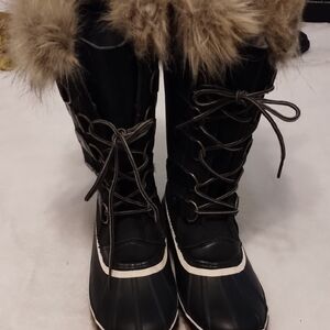 Women's Black Fur-Lined Winter Boots